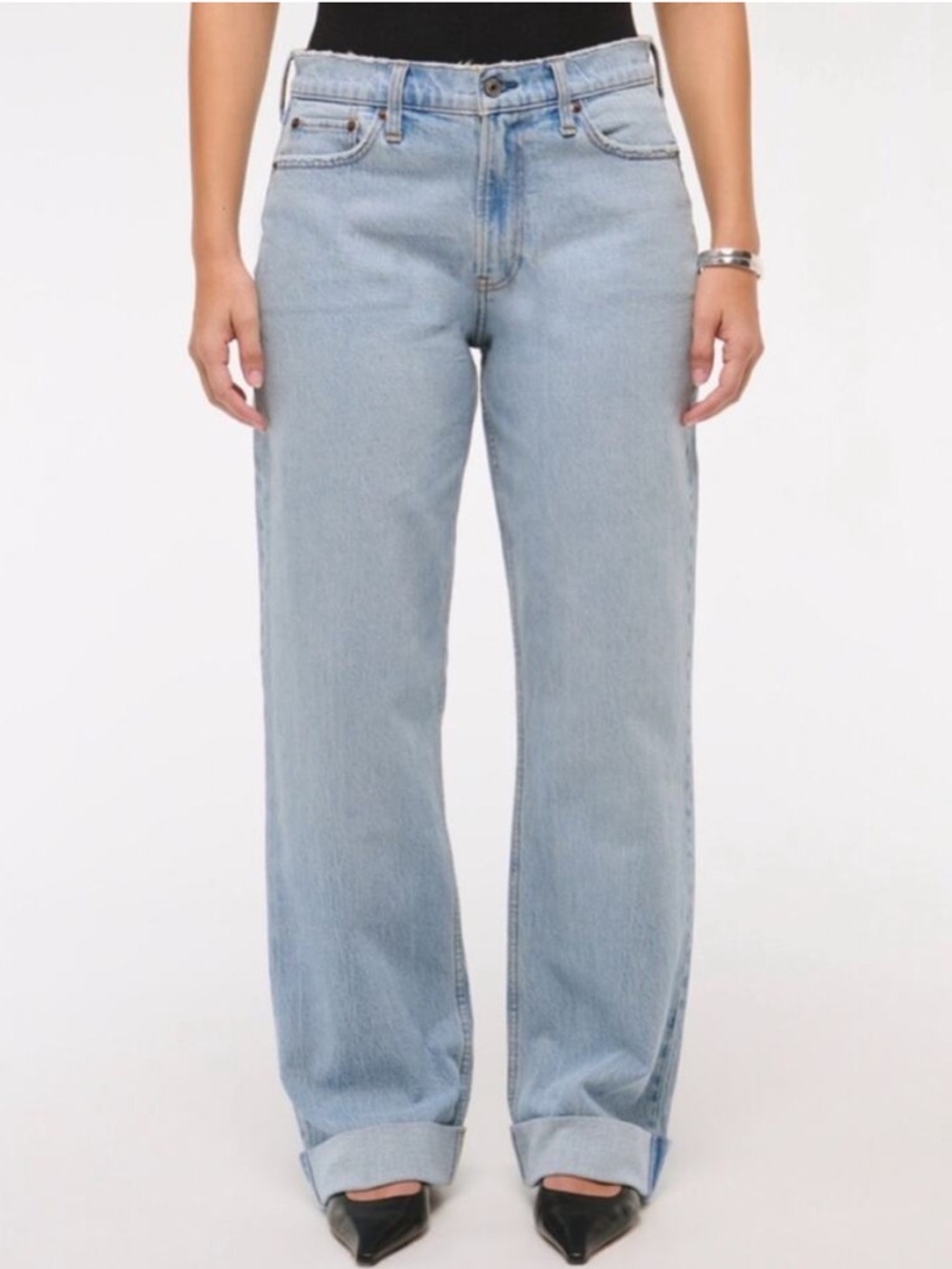 A&F The Baggy Low Rise Curve Love - Cuffed Light Wash